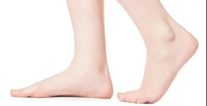 腳底艾灸你以為只是祛寒？竟還有這樣的功效！