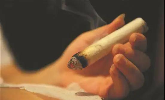 艾灸出汗的10大驚人好處，看完我把空調(diào)關(guān)了！